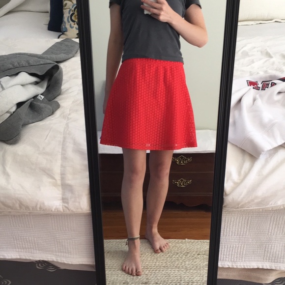 Lacey red skirt - Picture 1 of 5